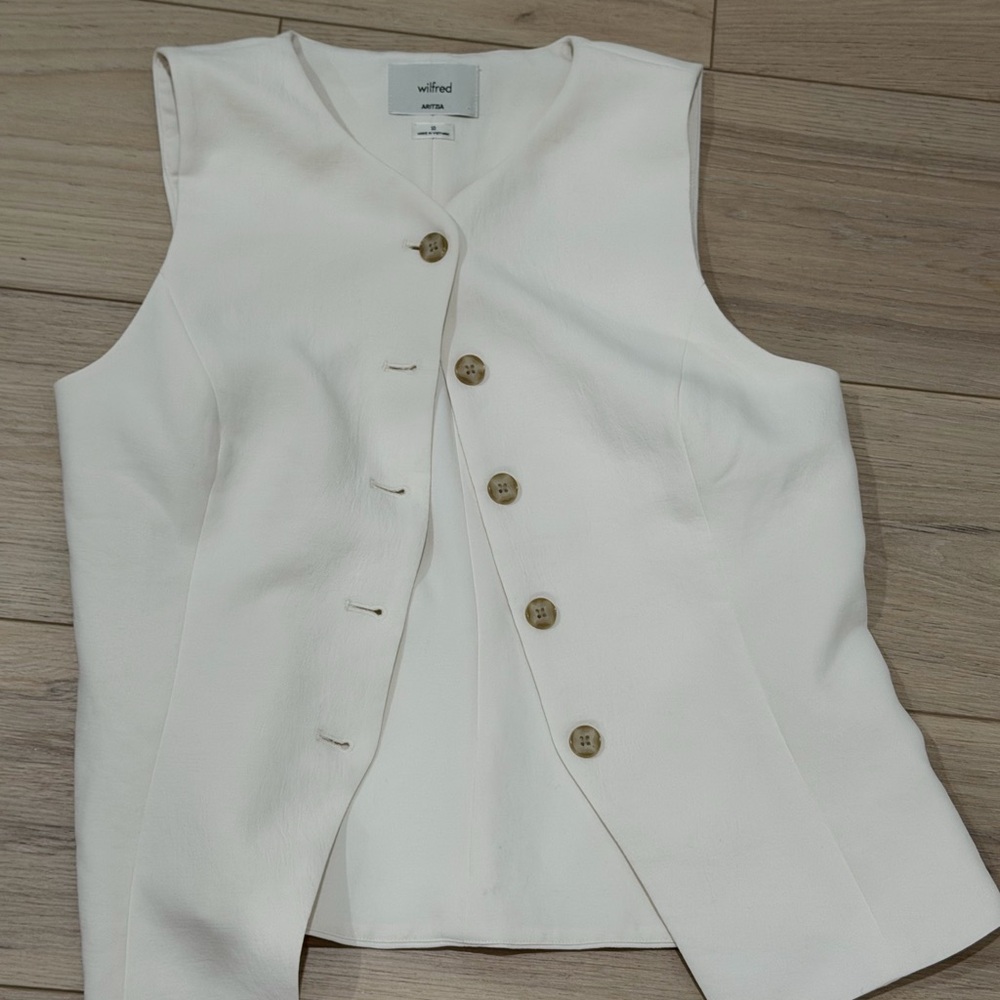 Aritzia Wilfred Ivory Buttoned Sleeveless Top